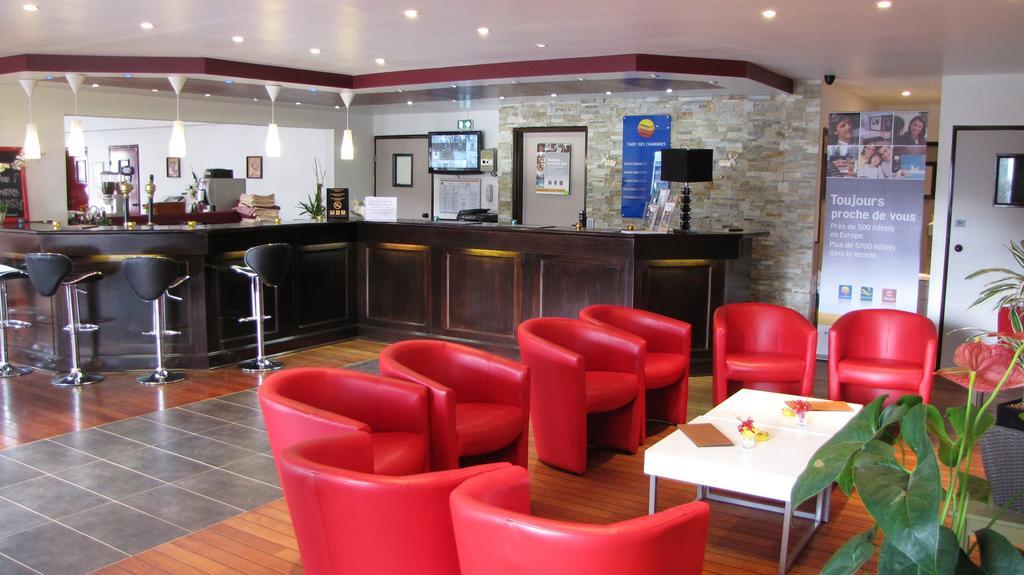 Comfort Hotel Poissy Technoparc Buitenkant foto