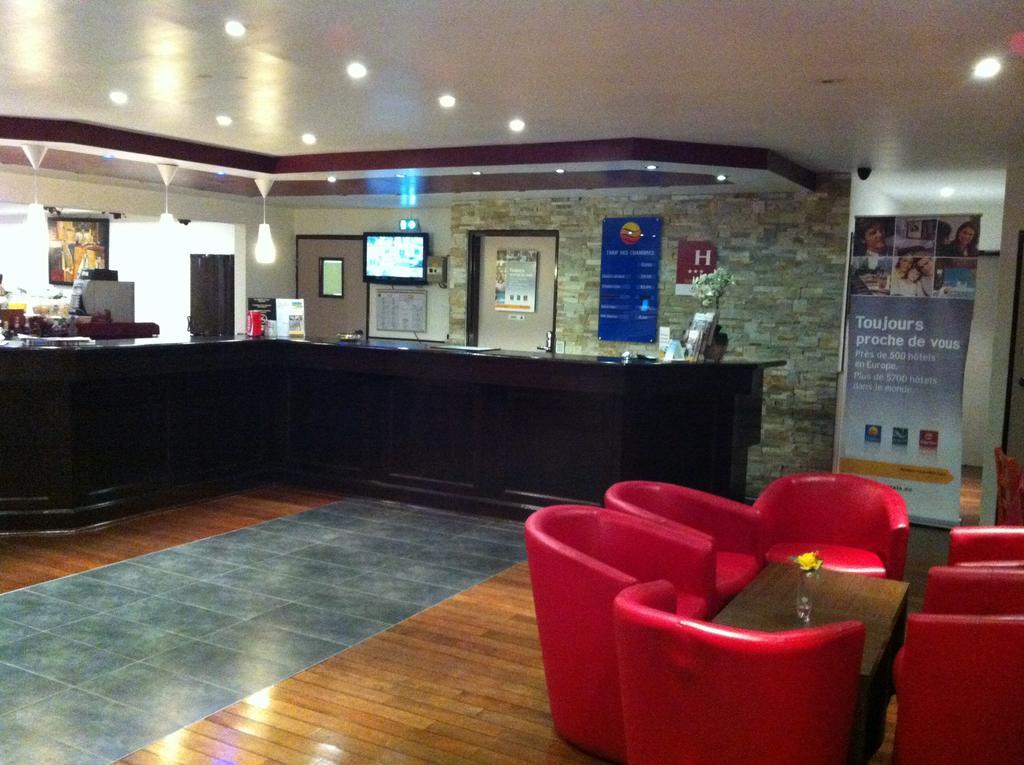 Comfort Hotel Poissy Technoparc Buitenkant foto