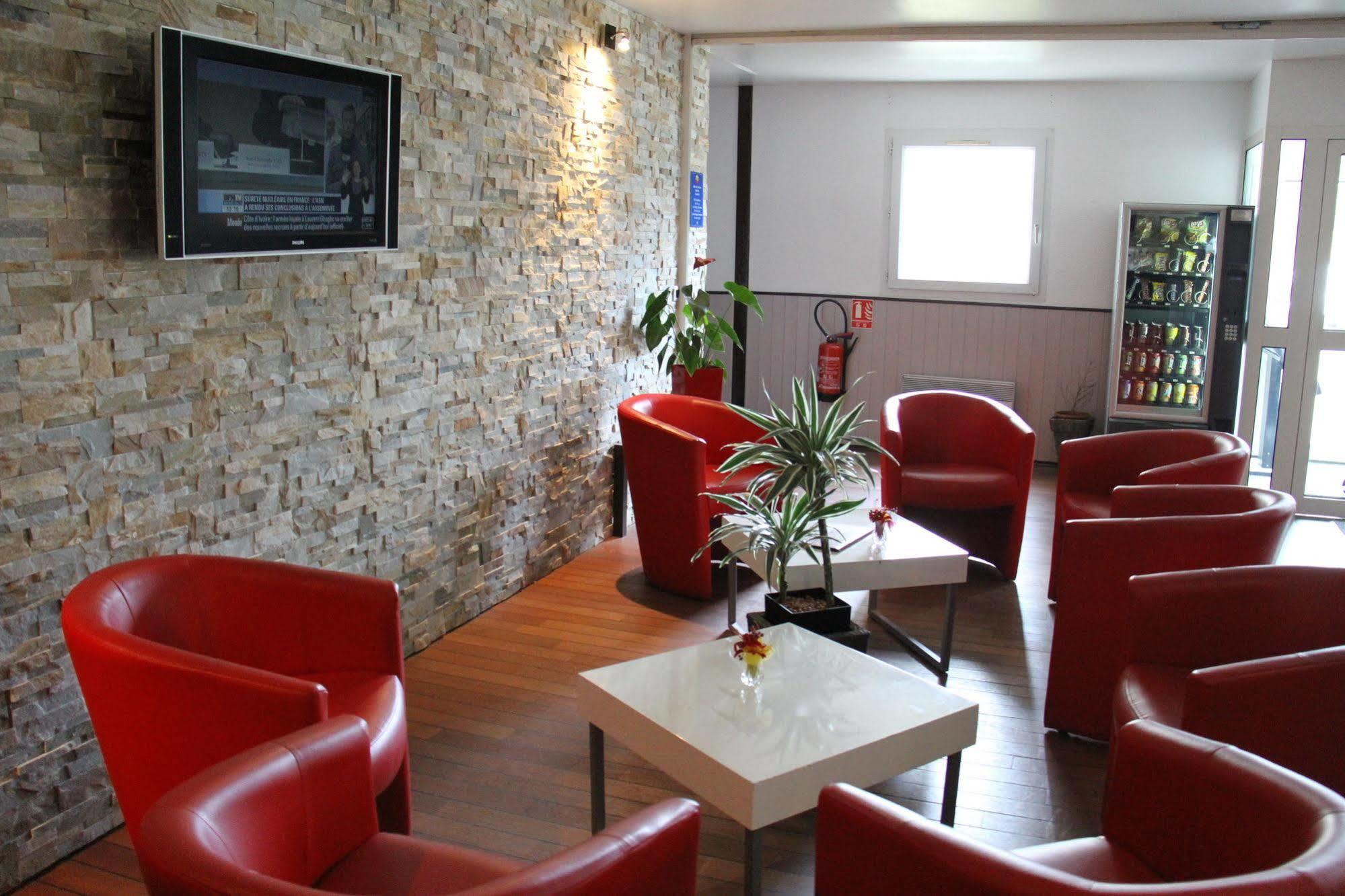 Comfort Hotel Poissy Technoparc Buitenkant foto